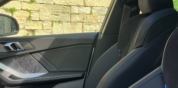 BMW M220i gris 2026 en location à Paris — vue 6