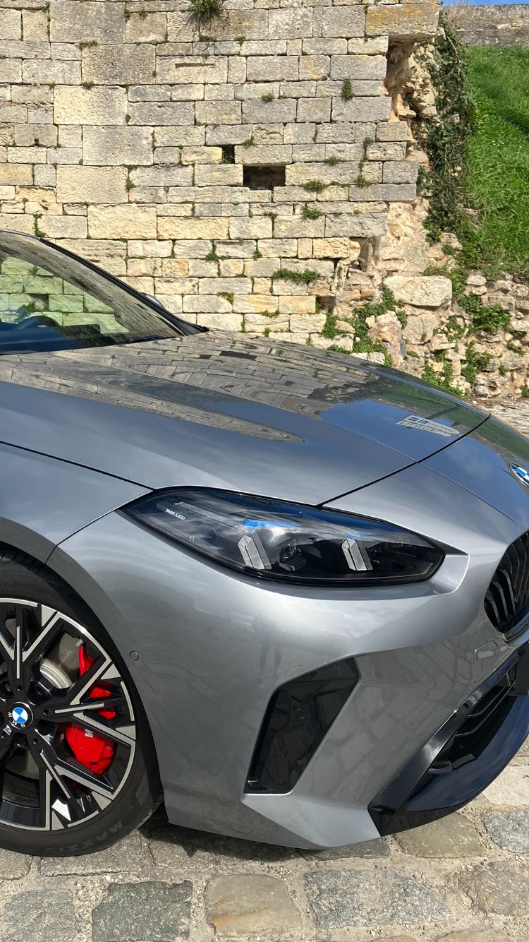 BMW M220i gris 2026 en location à Paris — vue 4