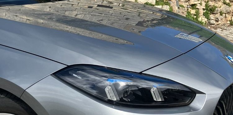 BMW M220i gris 2026 en location à Paris — vue 4
