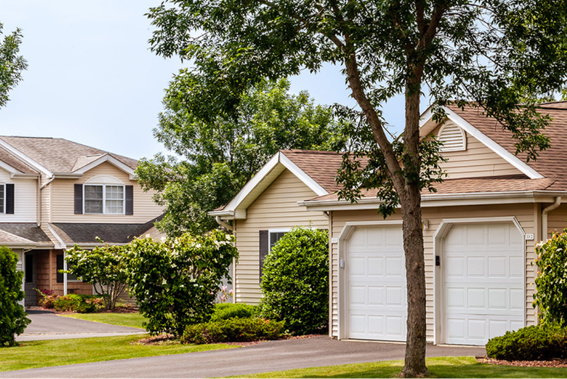 Mirror Pond at Moriches Heatherwood Communities