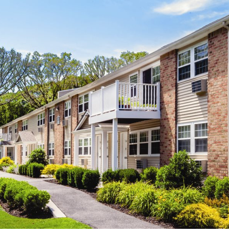 Upscale Lifestyle at Heatherwood Pinewood Village