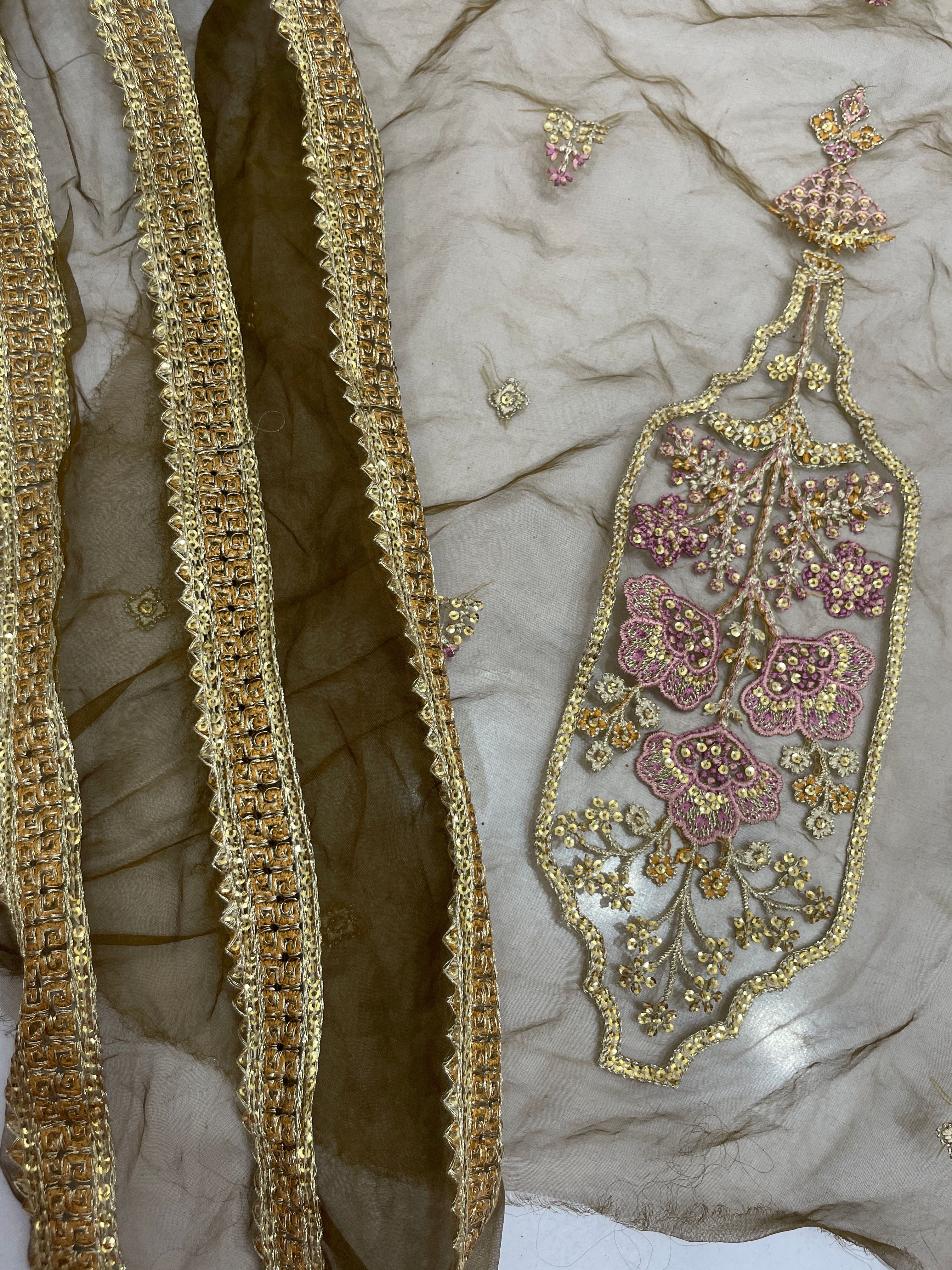 Beautiful motive and 4 yard patch set