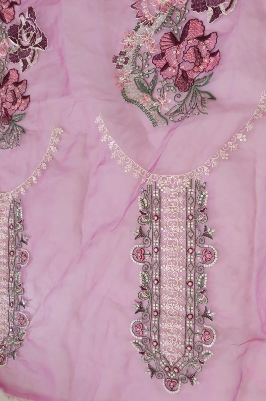 Neckline