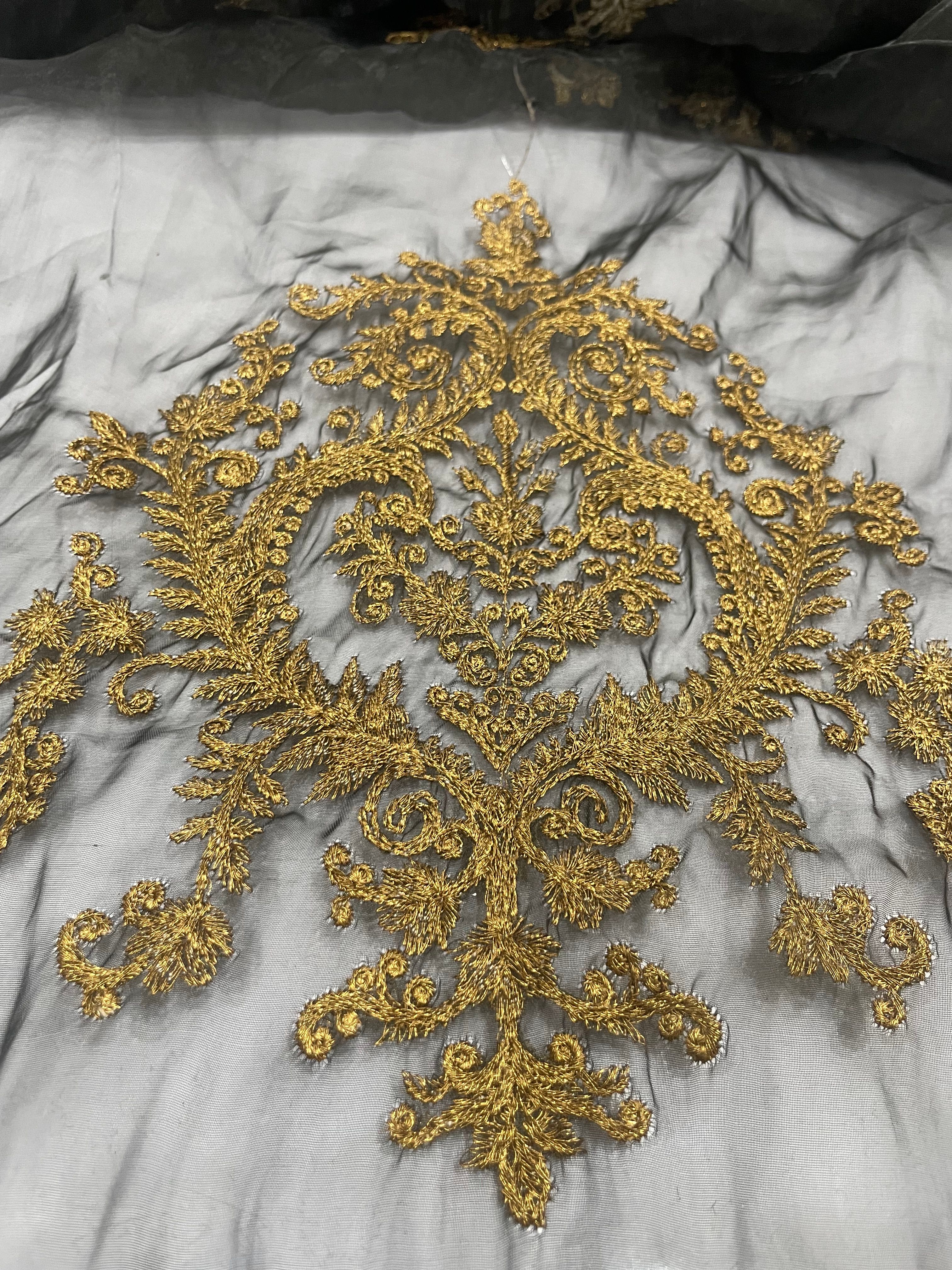 Golden tilla elegant bunch with black base 