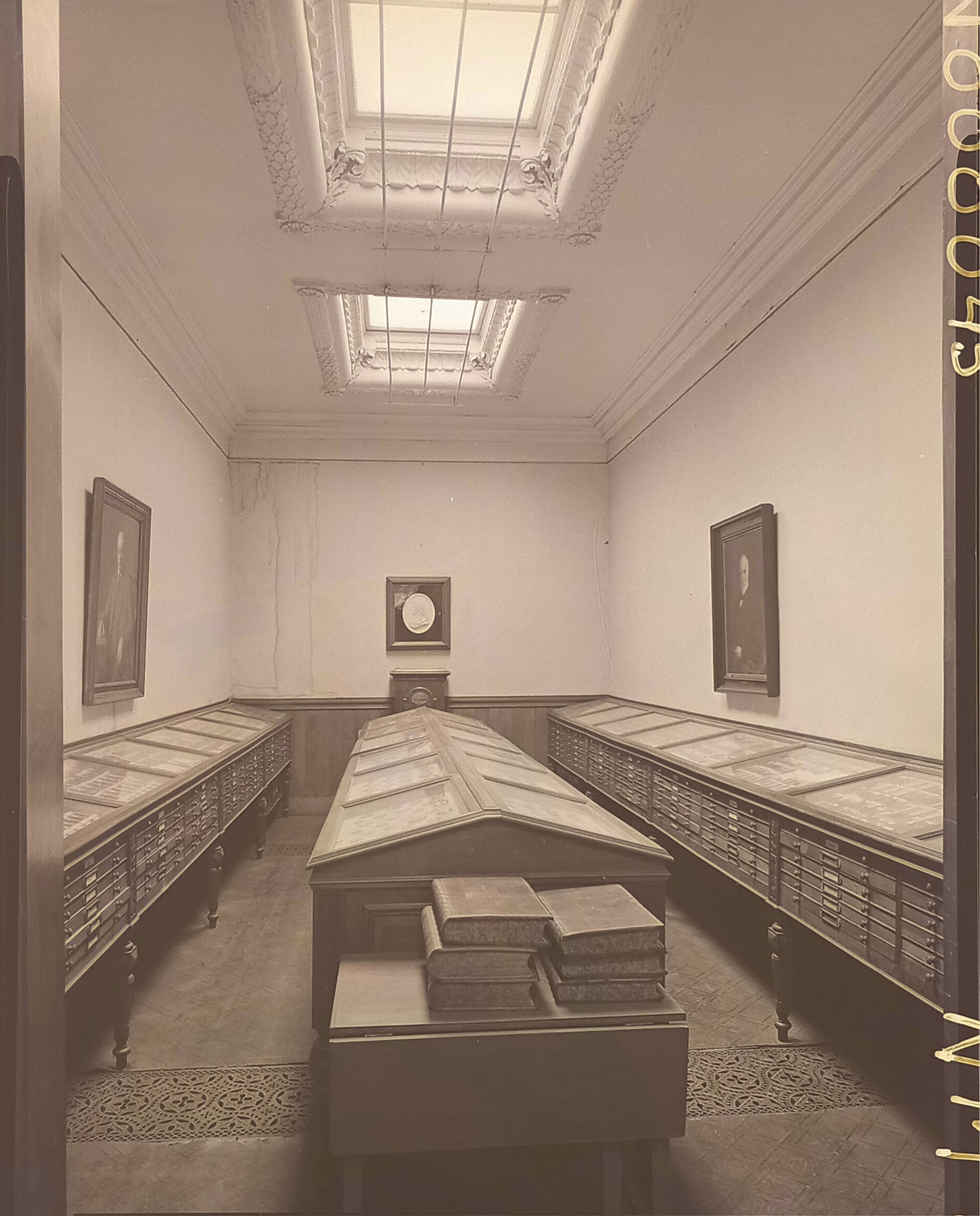 De zichtbare lekkages eind jaren 1960 (foto: Teylers Museum, inv. AN000045)