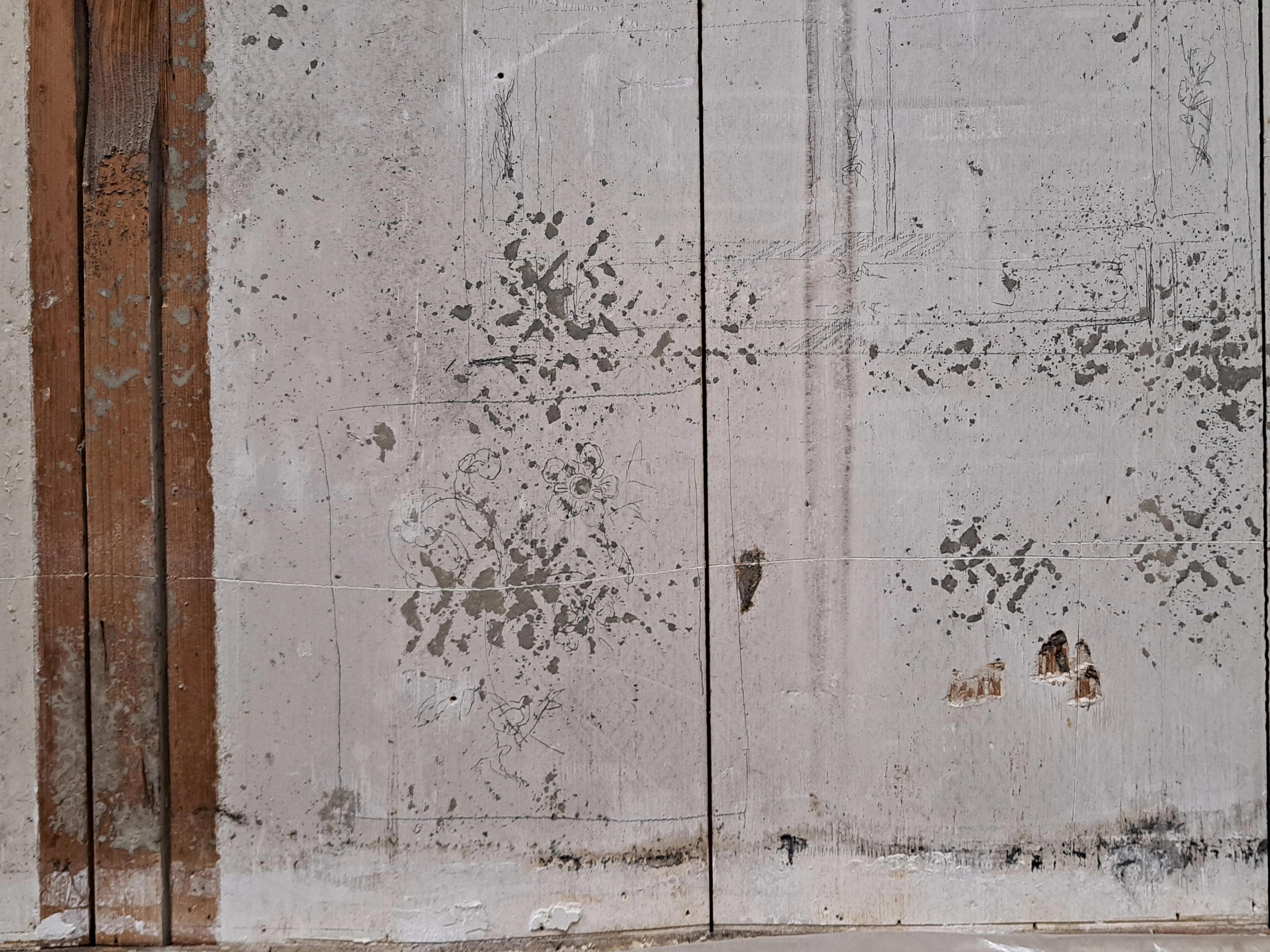 Potloodschetsen op de wand tijdens de restauratie (25 augustus 2025)