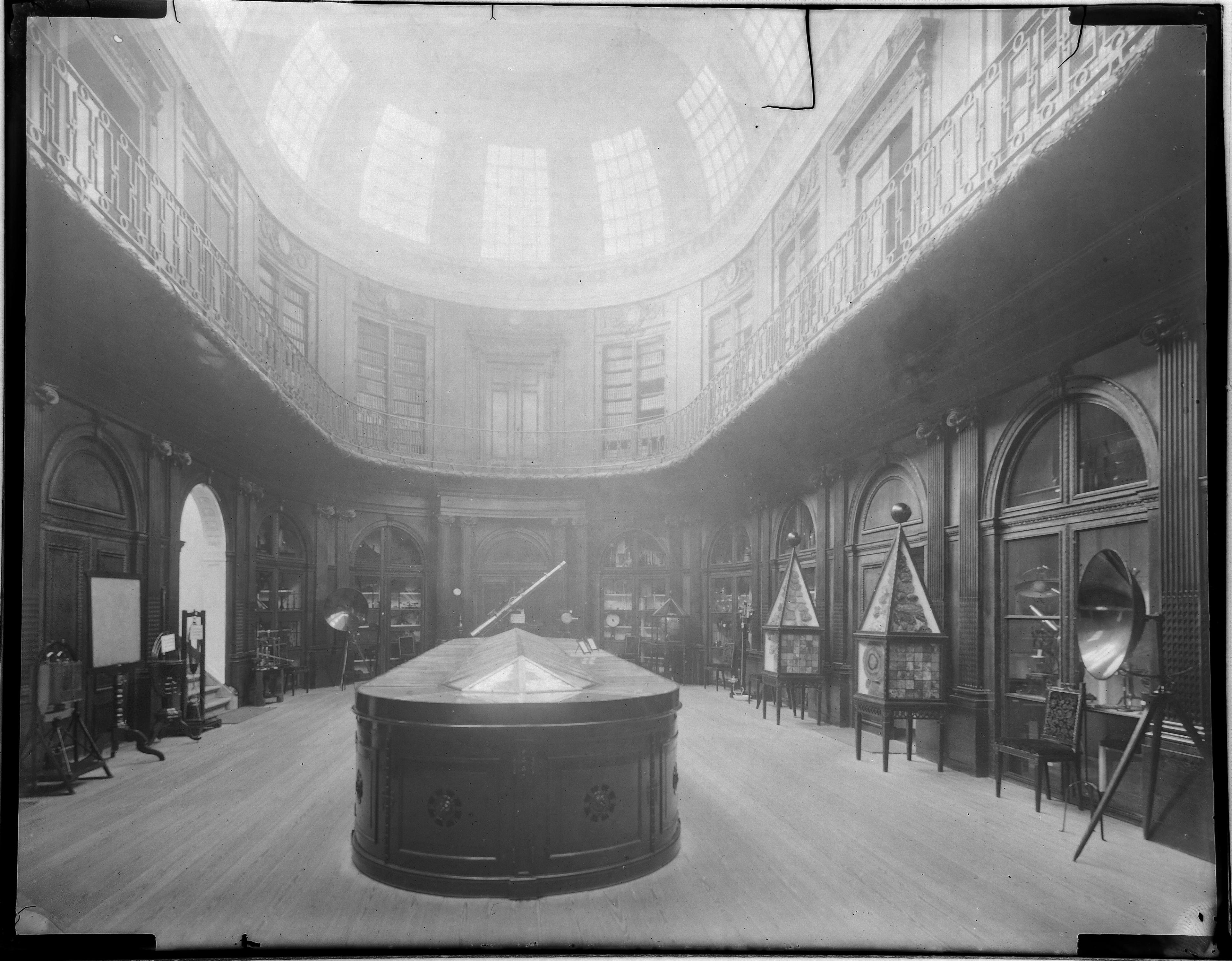 Archieffoto Ovale Zaal, omstreeks 1890. 