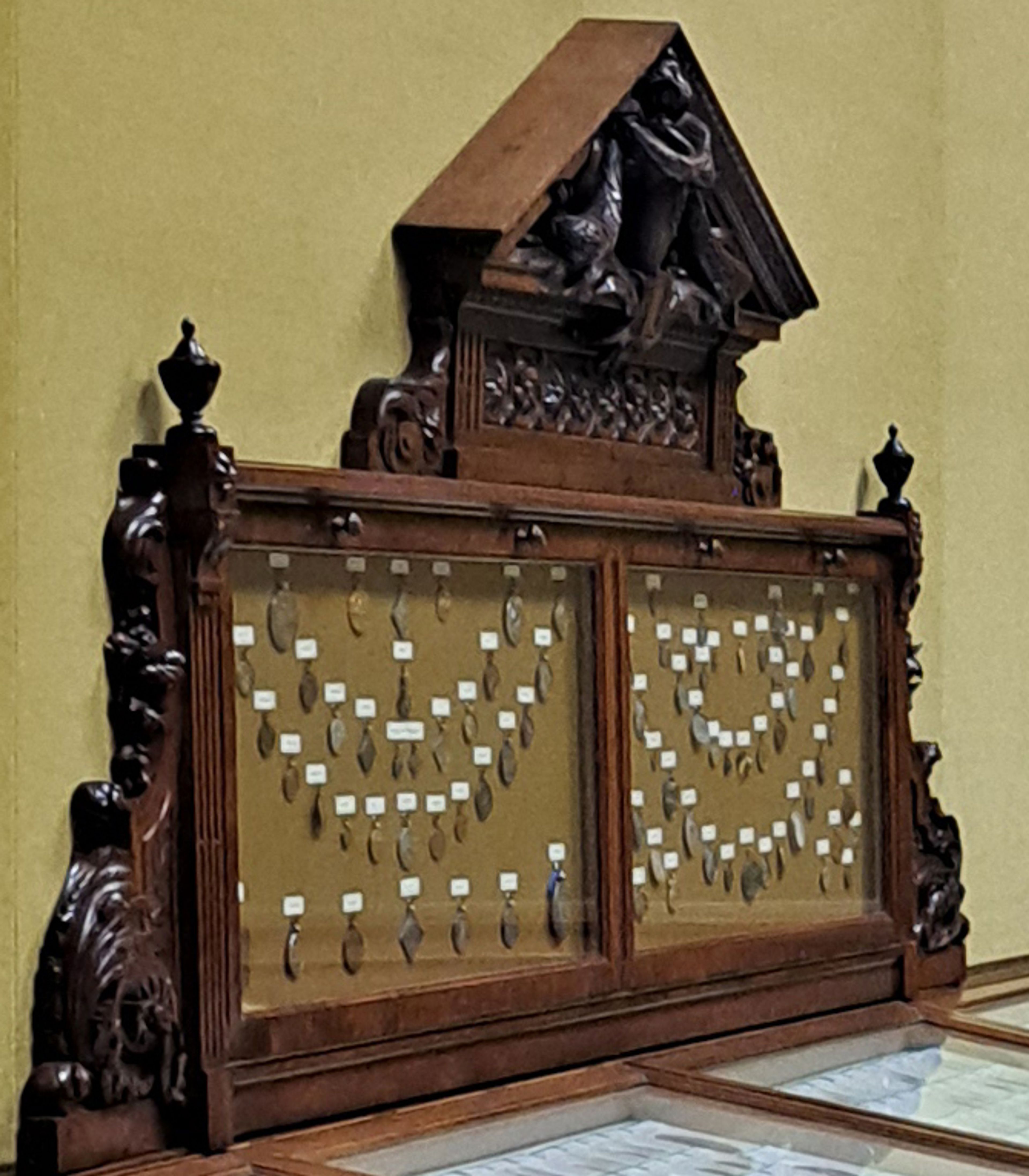 De vulling van de wandvitrines in 2025