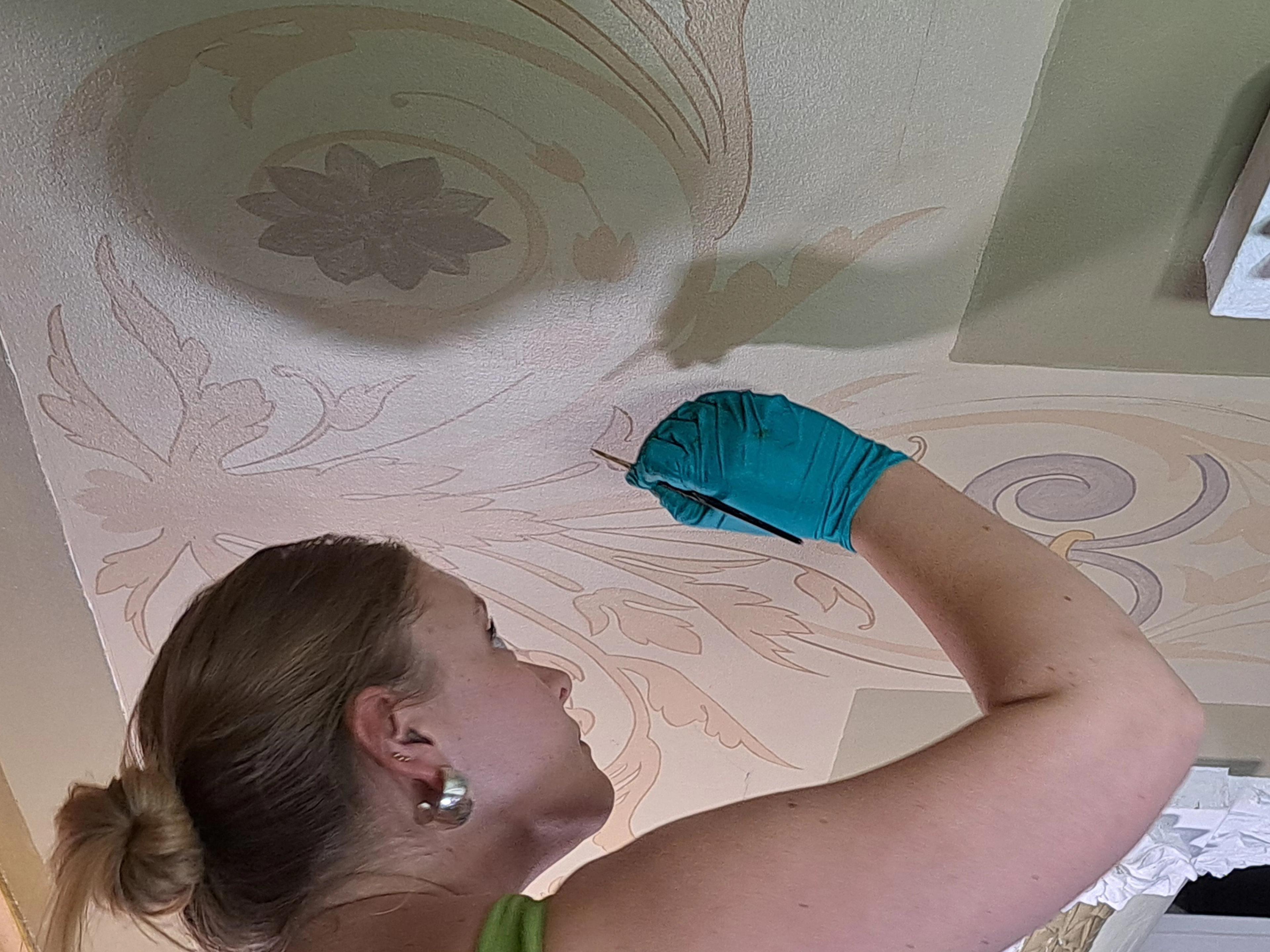 De plafondschildering wordt aangevuld (24 juni 2025)