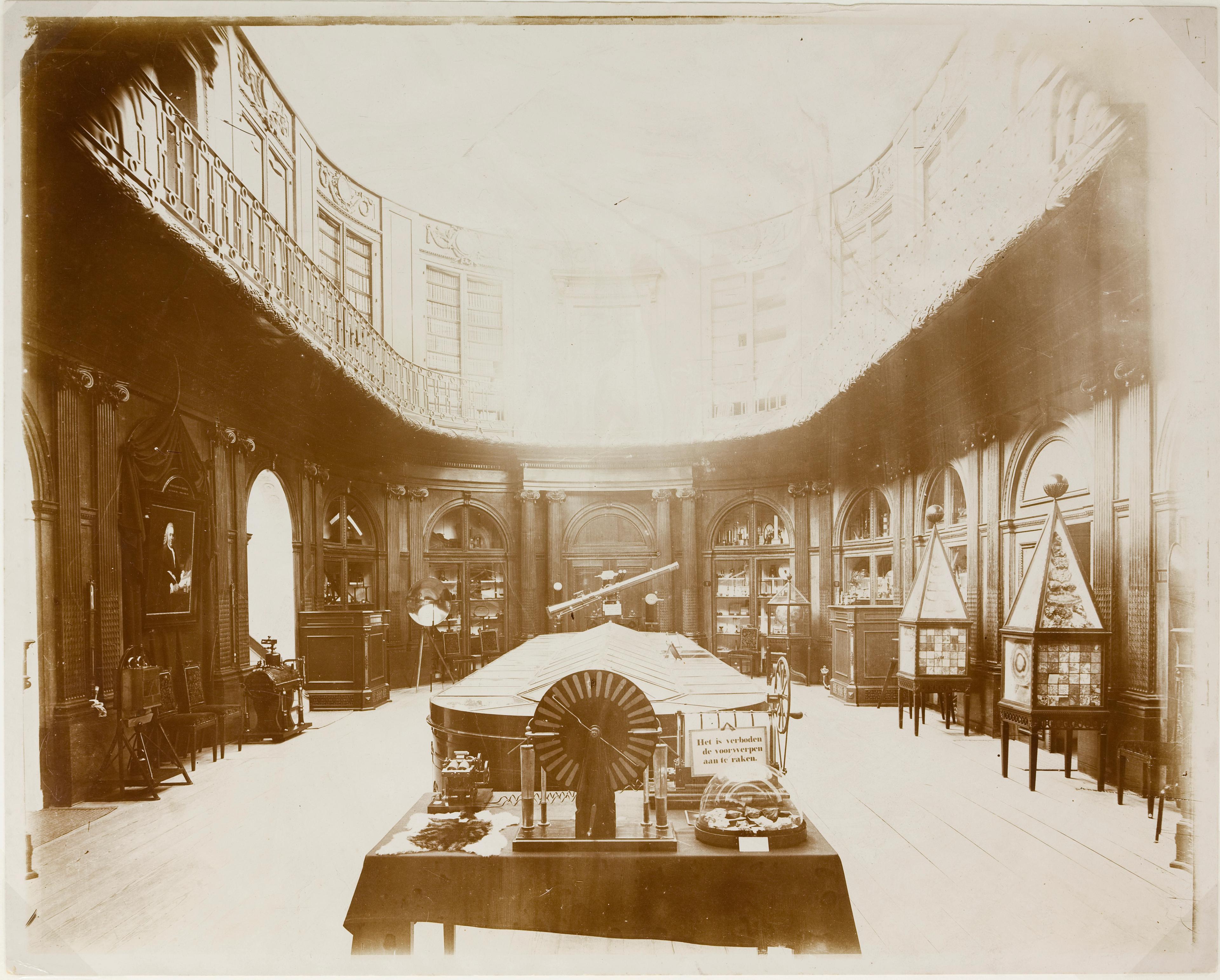 Archieffoto Ovale Zaal, datering onbekend. 