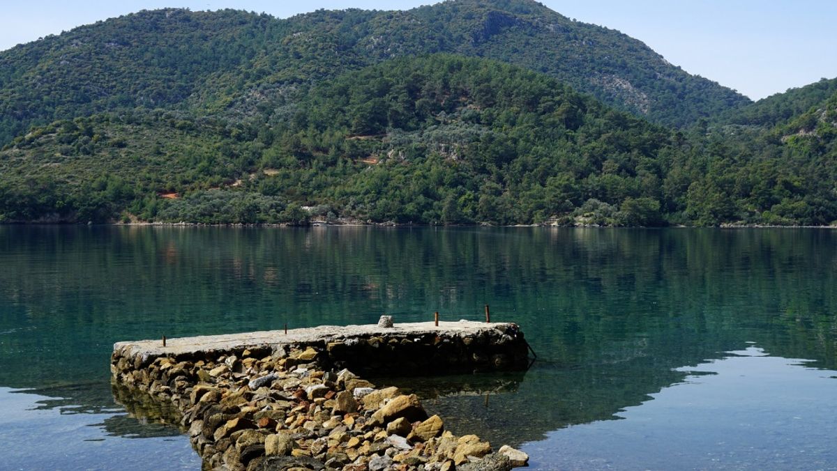Scaffolding from Bedri Rahmi bay
