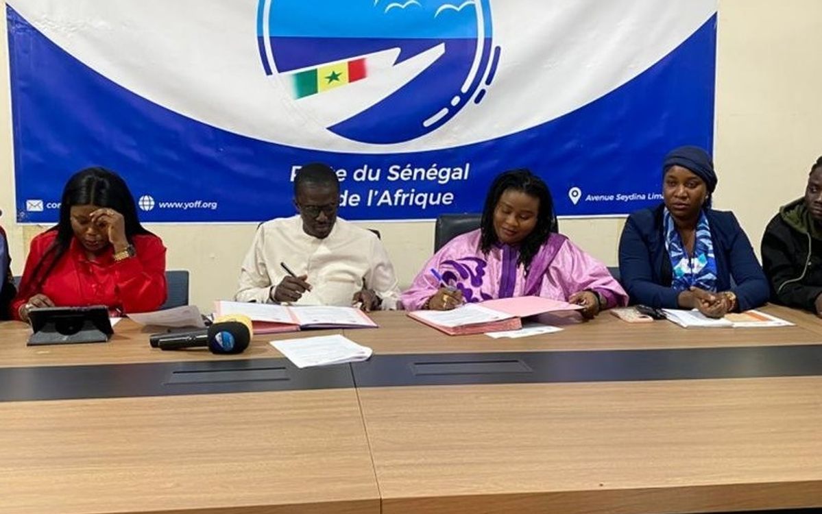 Cérémonie de signature d'un protocole d'accord dans le cadre du projet Jeunes Volontaires pour la Santé Sexuelle et Reproductive.