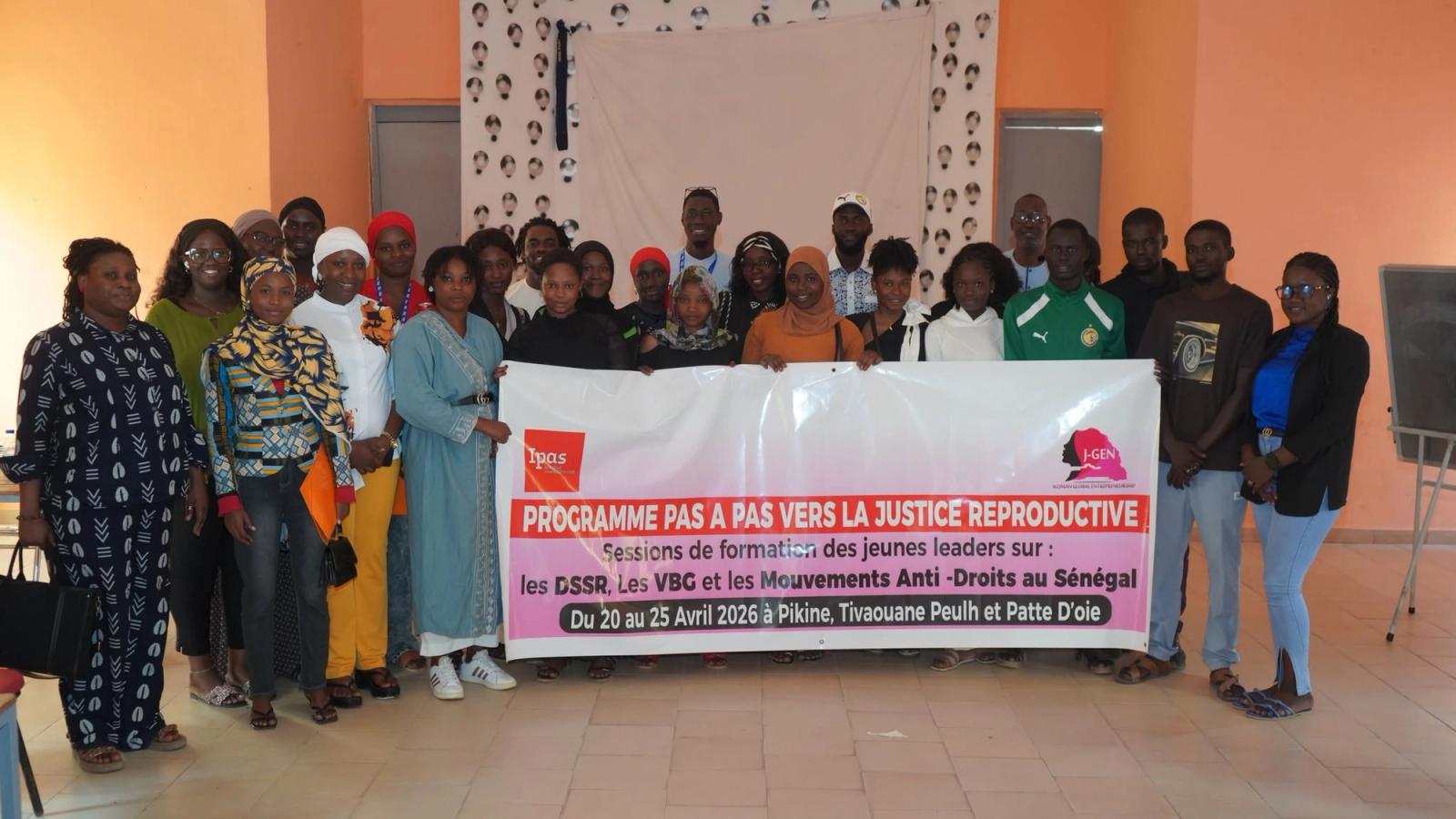 Session de formation de jeunes leaders sur les droits en santé sexuelle et reproductive, programme PAS À PAS