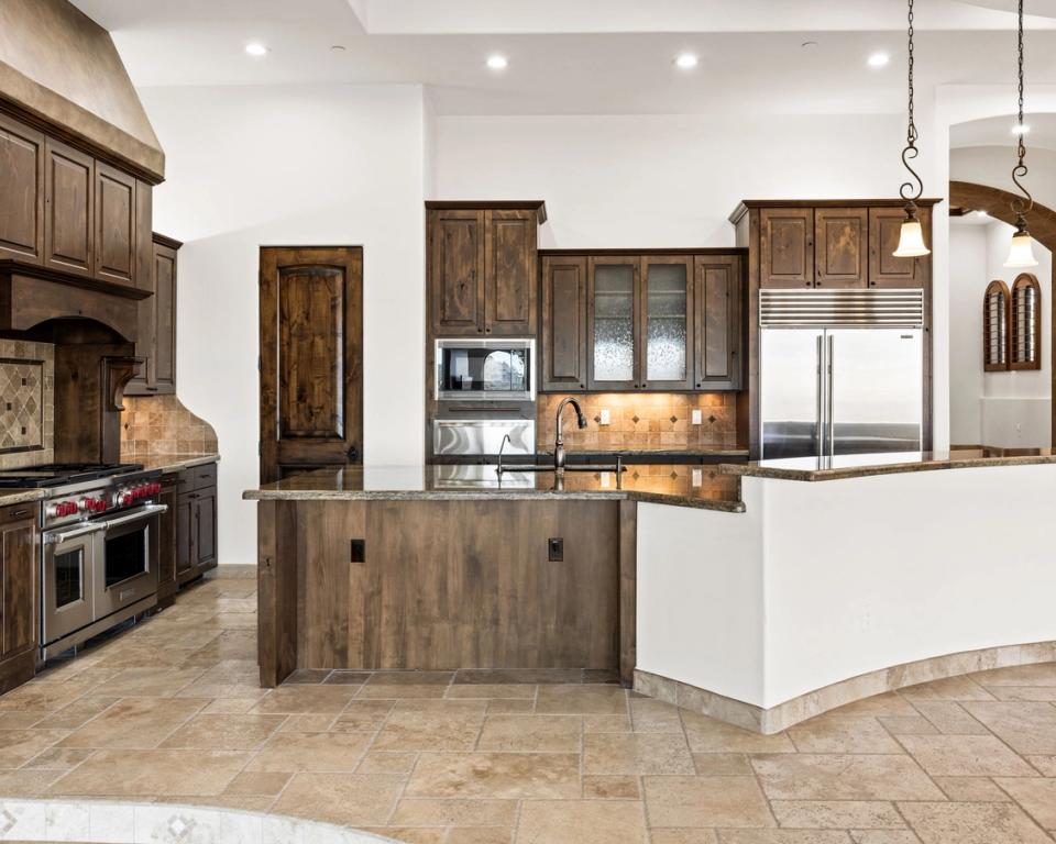 Luxury Home in Fountain Hills FireRock Country Club. The kitchen.