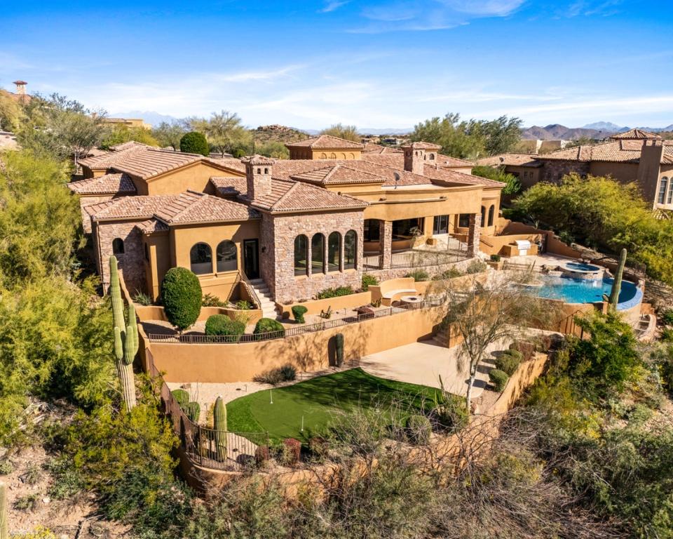 Luxury Home in Fountain Hills FireRock Country Club. Estate for sale