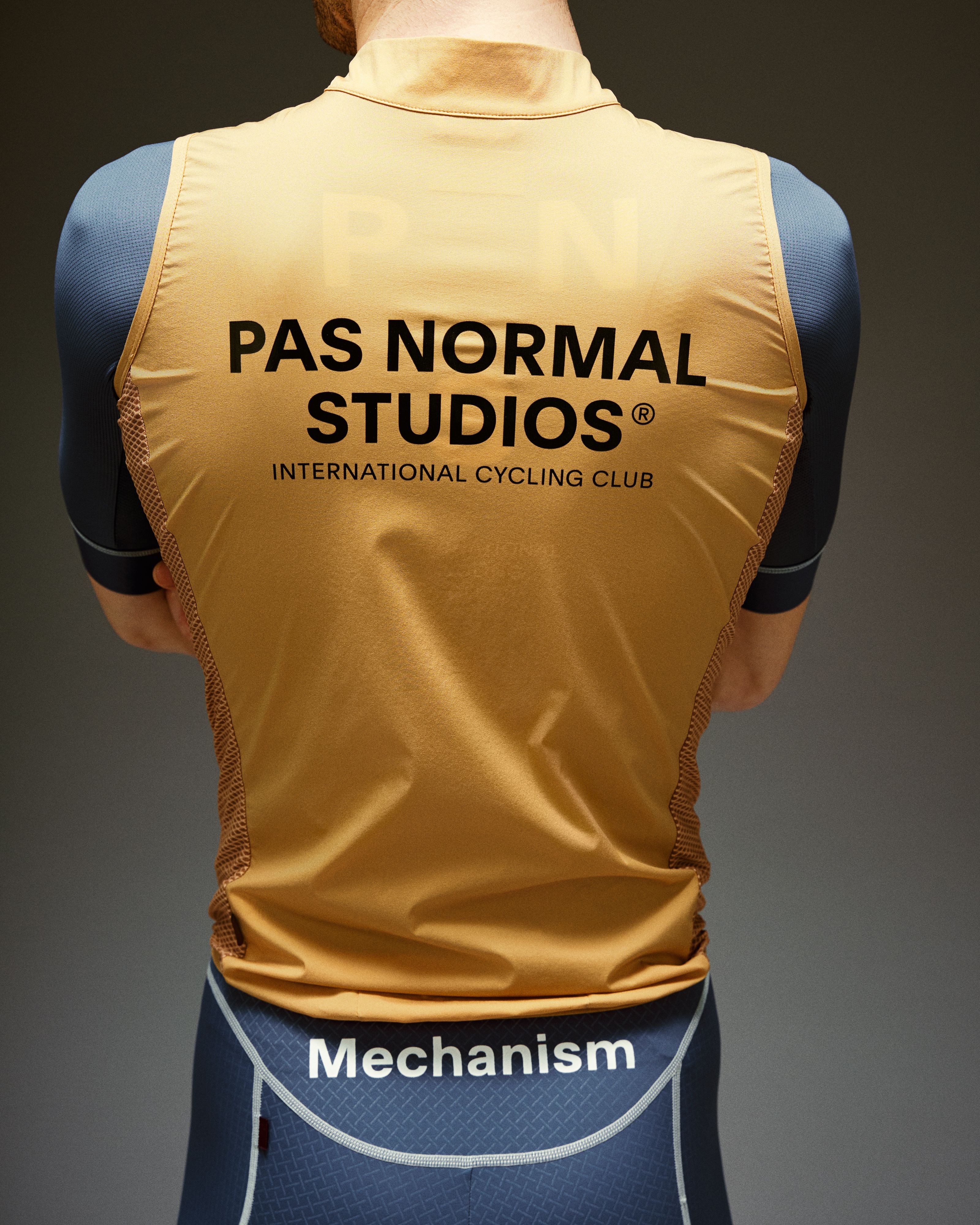 Pas Normal Studios Mechanism Stow Away Gilet | ENROUTE.CC