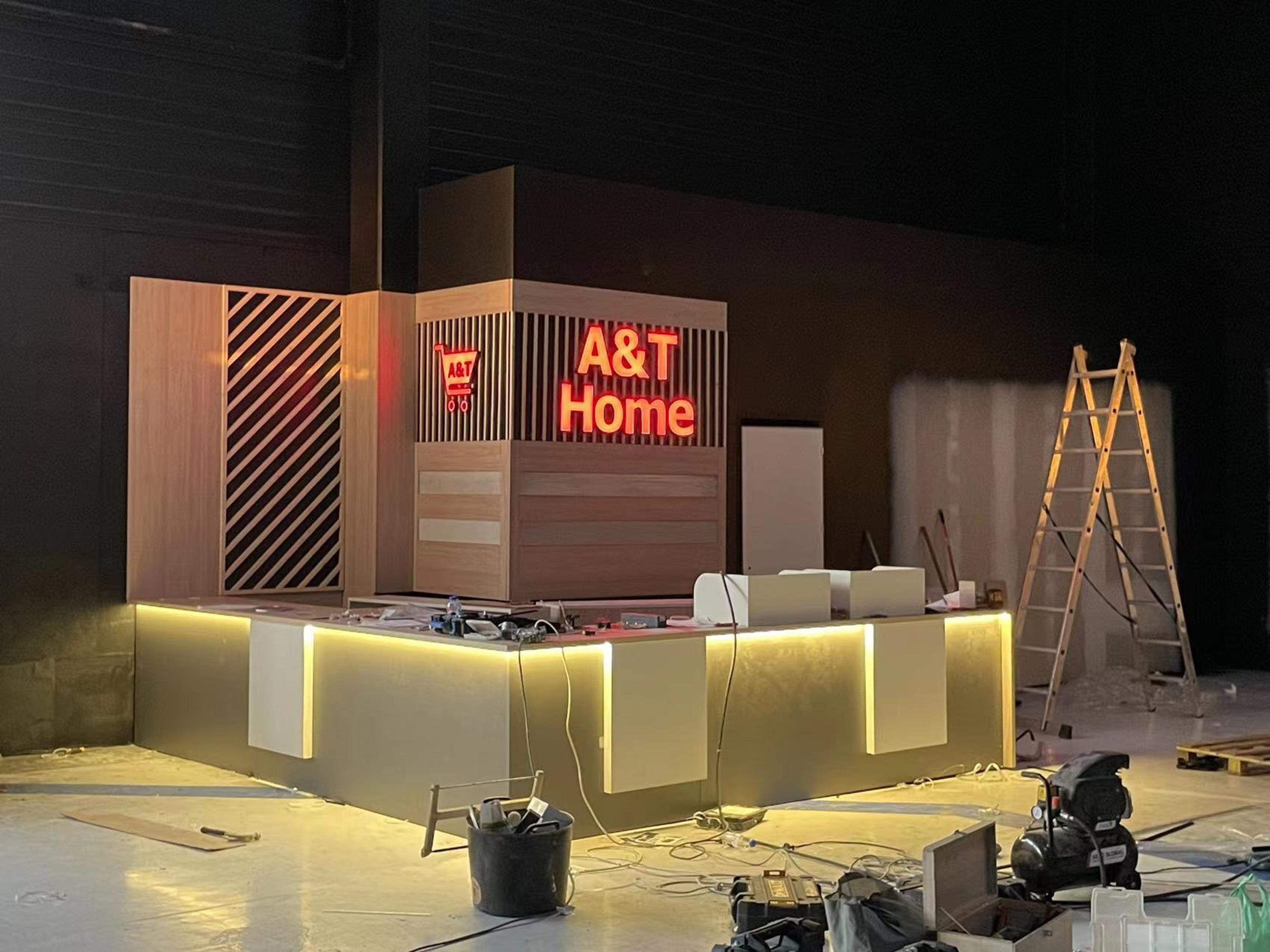 A&T Home 是一家典型的华人百货店,但明匠的设计使它与众不同,客户在整体设计把控上并没有设下过多的制约,风格上客户希望能够做到简约、清爽、大气。