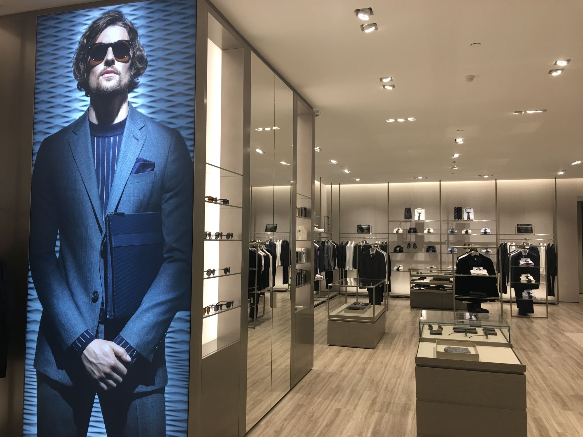 3M DINOC in a retail space