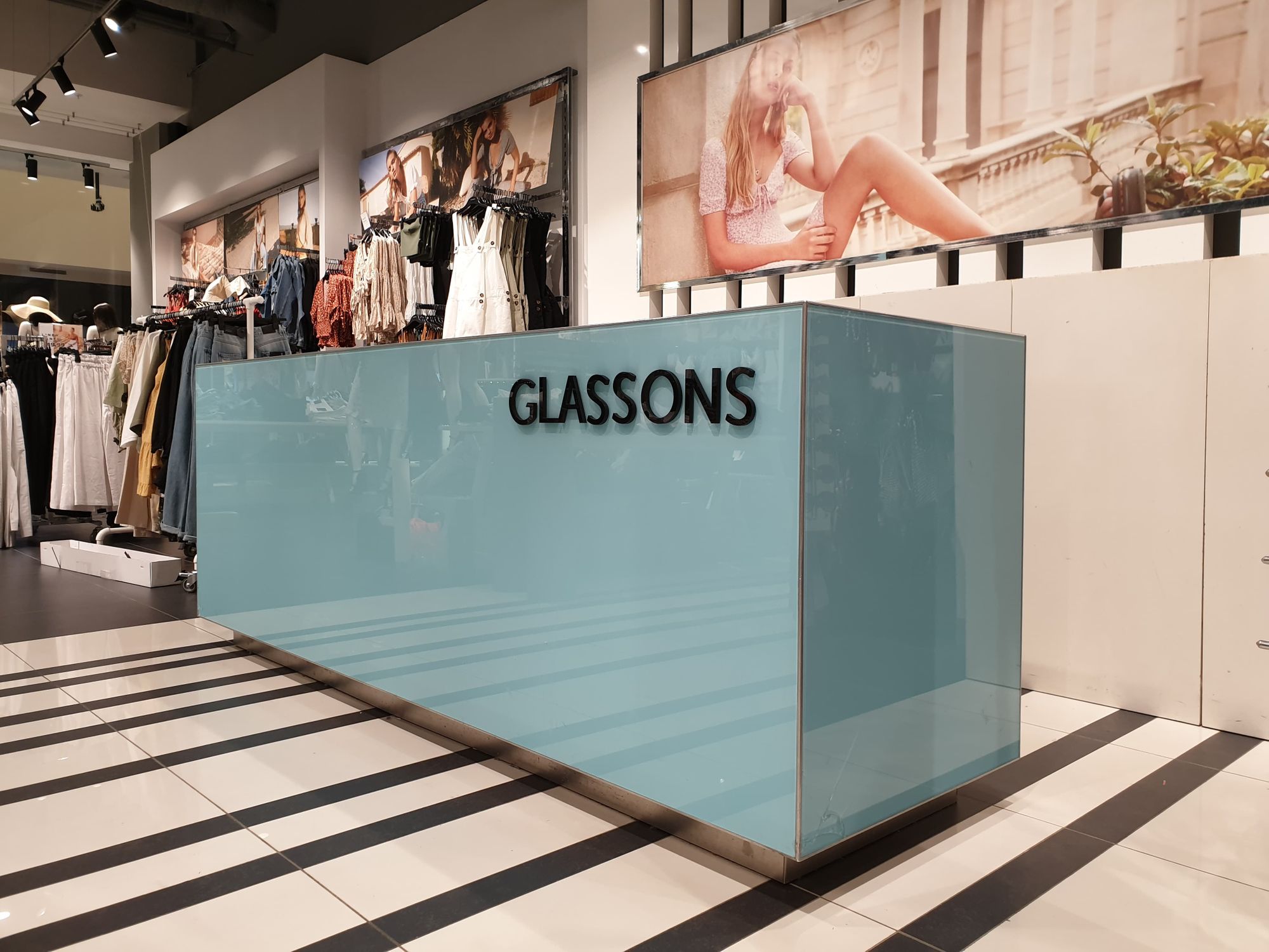 Glassons before