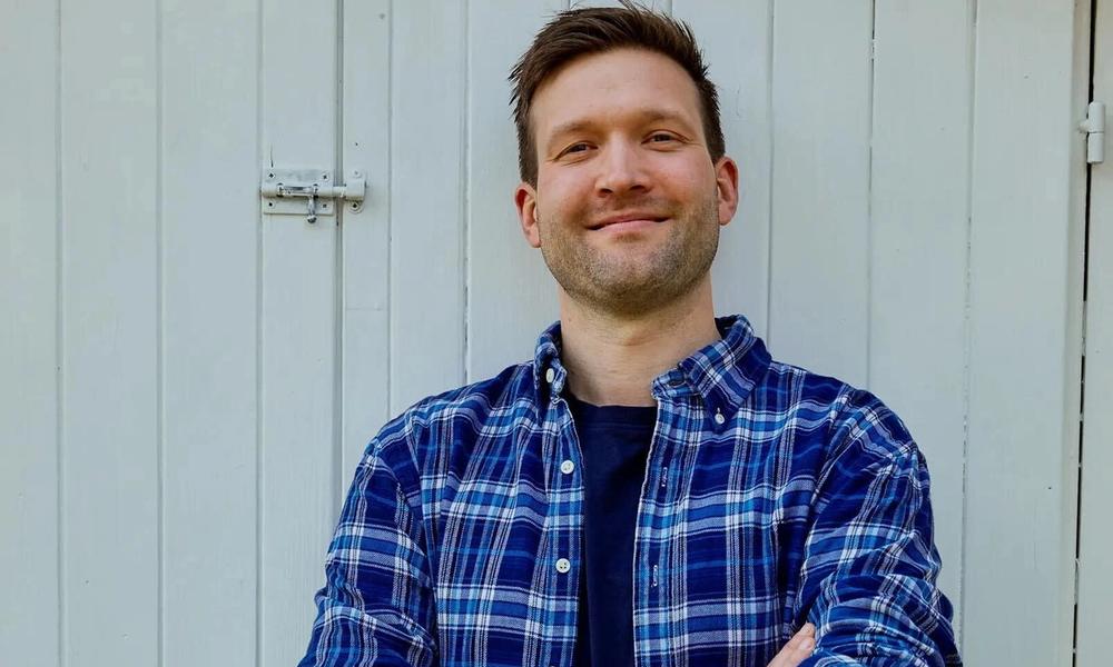 Kristoffer Tvilde smiler til kamera.