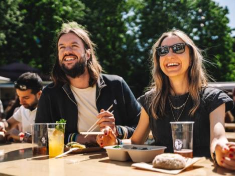 To fornøyde festivaldeltagere