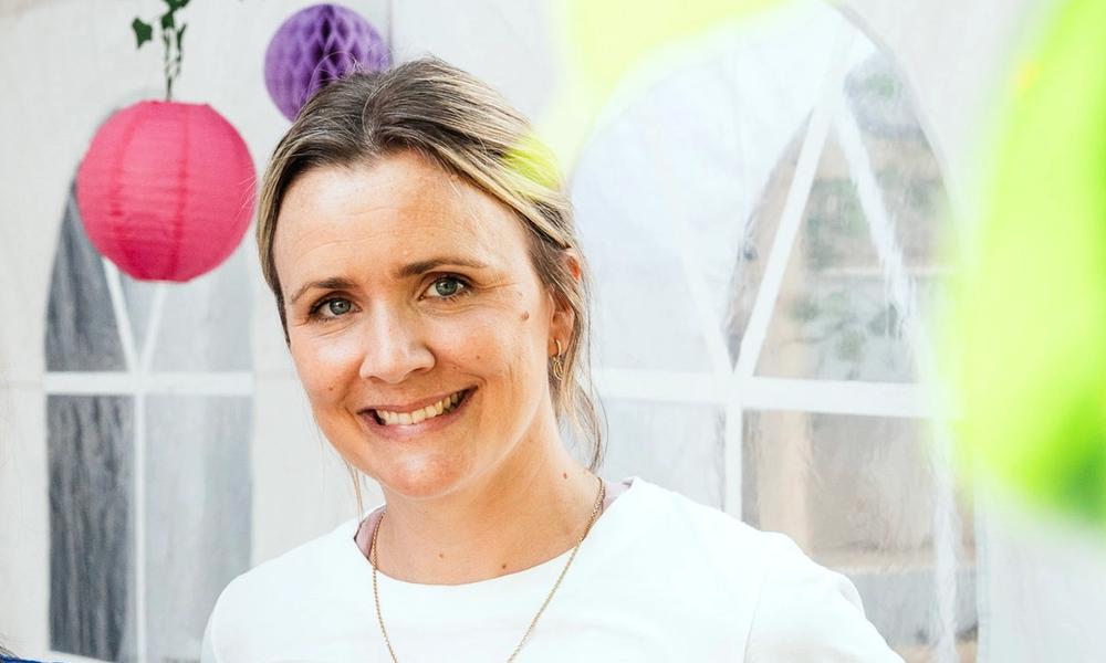 Marit Vea ser i kamera på Oslo Vegetarfestival