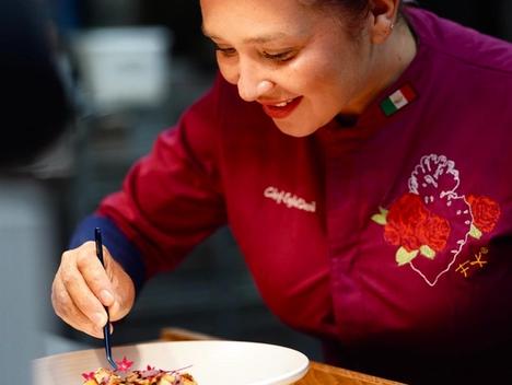 Sylvia lager en rett