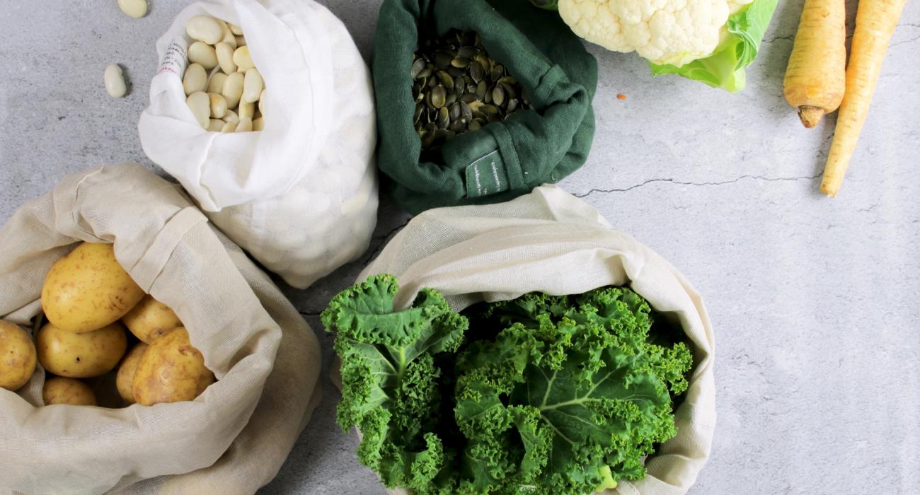 Bilde av grønnsaker i plastfrie gjennbruksposer