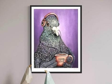 En illustrasjon av due som holder en kopp.