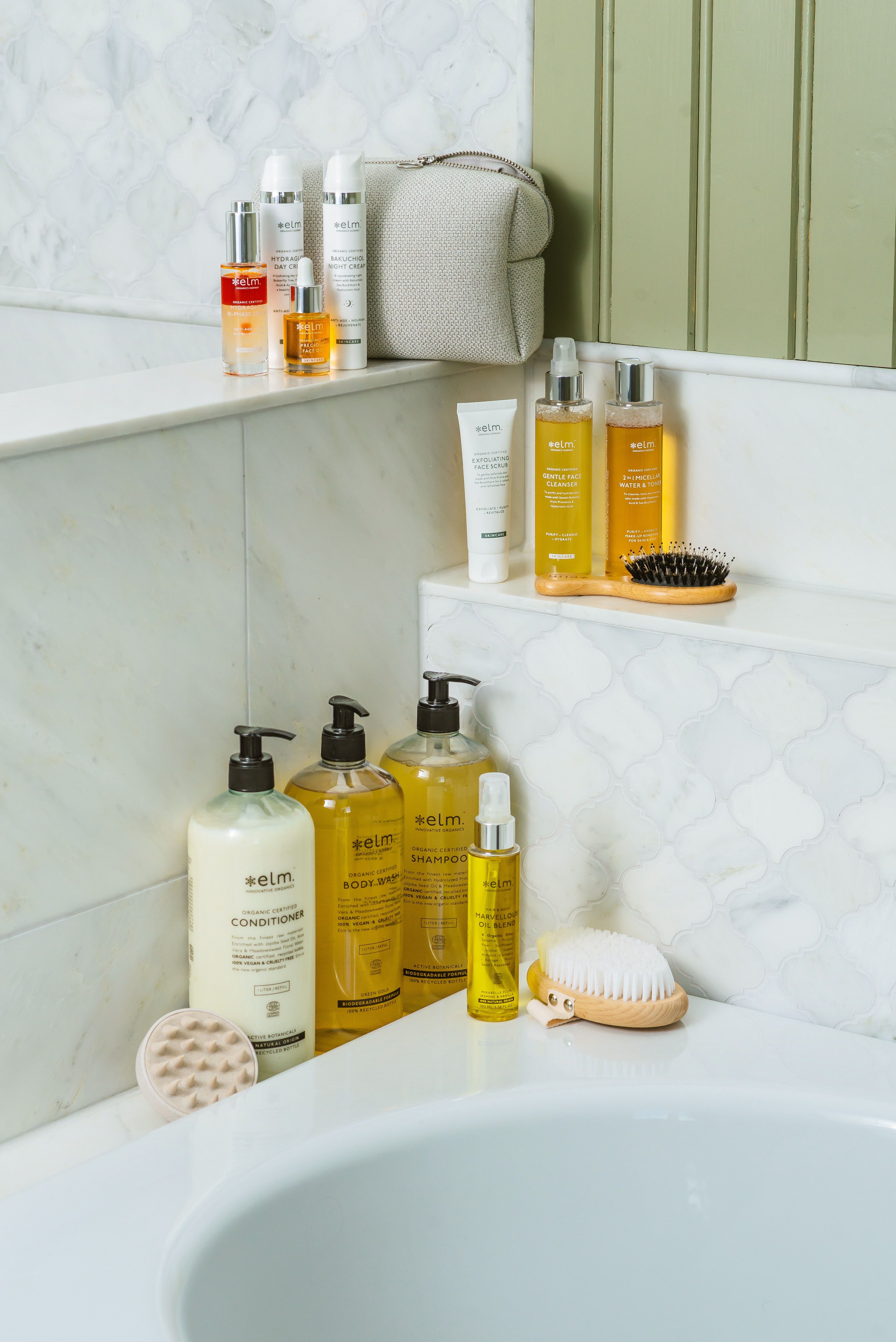 Bilde av Elm sine flasker med håndsåpe, shampo, og bodywash.