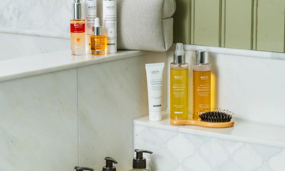 Bilde av Elm sine flasker med håndsåpe, shampo, og bodywash.