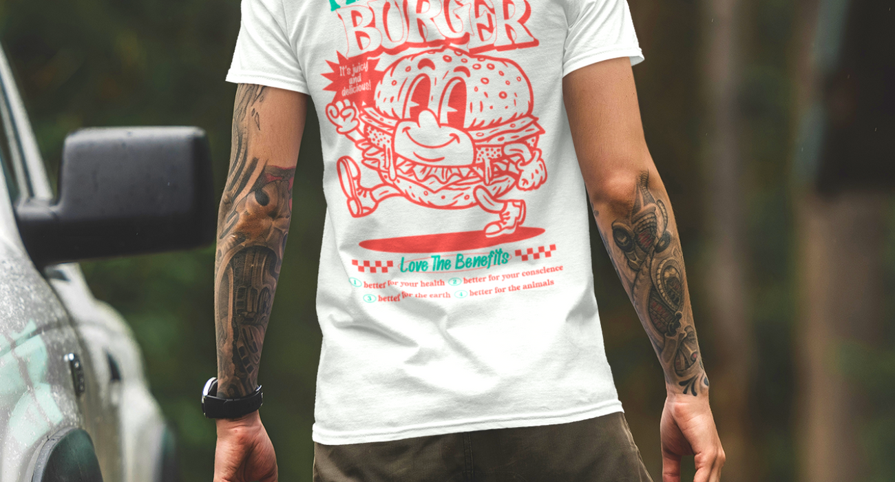 Bilde av en mann med ryggen til. På Tskjorten er det et bilde av en burger og teksten "Try a vegan burger"