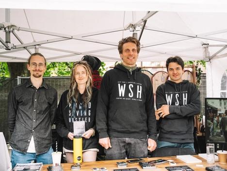 Team på World Saving Hustles stand