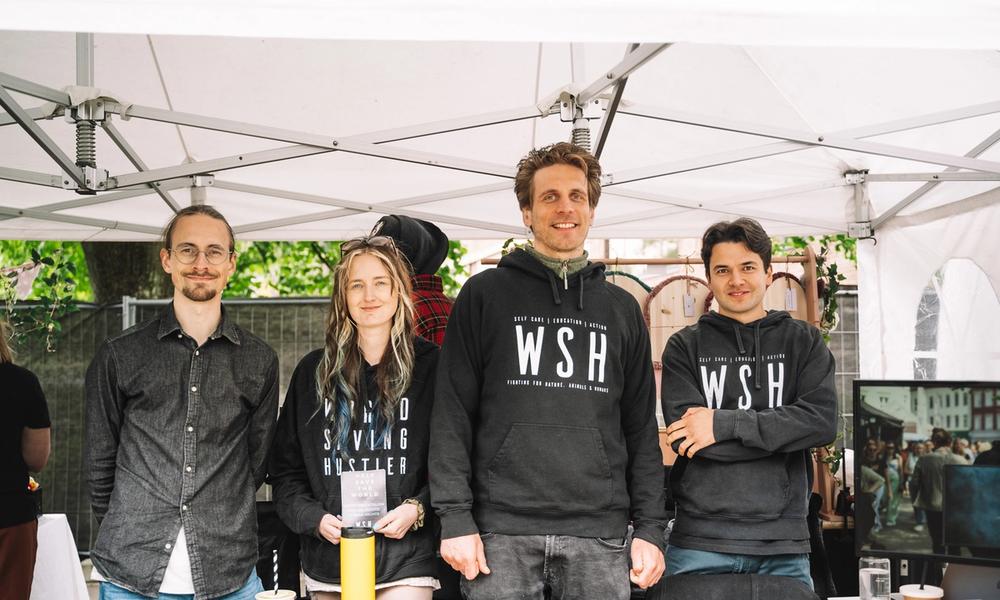 Team på World Saving Hustles stand