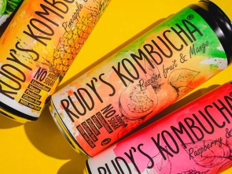 Bilder av produkter fra Rudy's Kombucha.