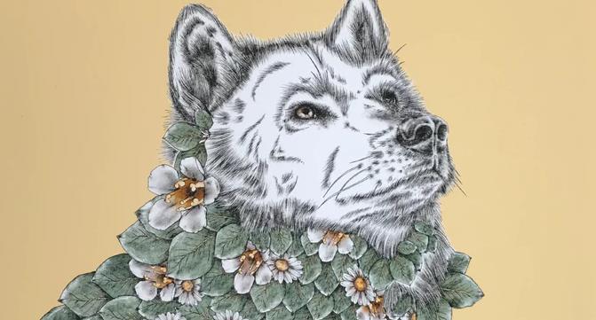 En illustrasjon av en ulv, med halsen dekket av blomster og blader.