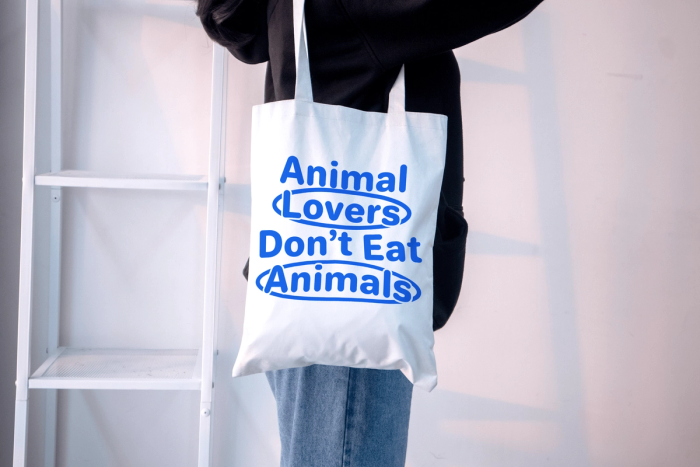 Handlenett der det står "Animal lovers don't eat animals"