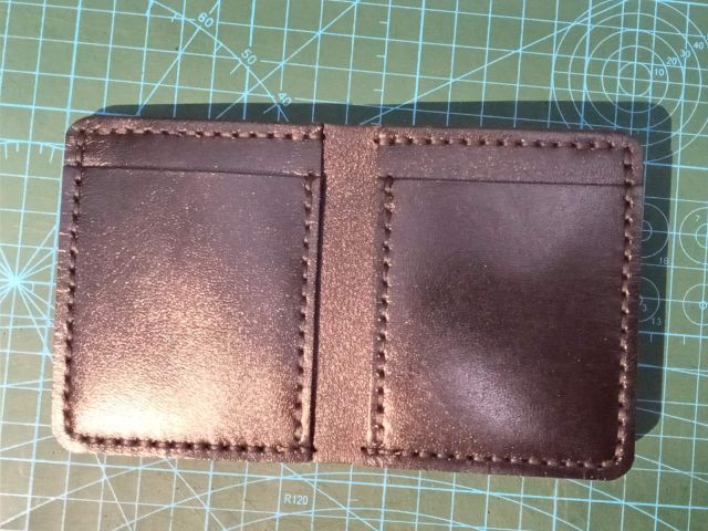 Portafoglio bifold minimalista in pelle