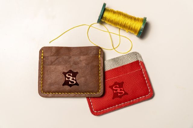 Set di portacarte in pelle con logo impresso