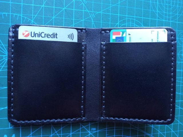 Portacarte slim in pelle con iniziali (P.M.)