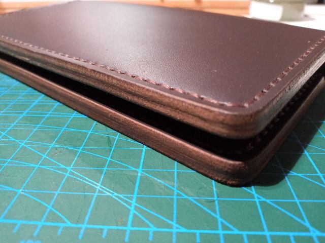 Довгий шкіряний гаманець на 16+ карт з тисненням (темно-коричневий)