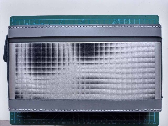 Custodia in pelle fatta a mano per altoparlante