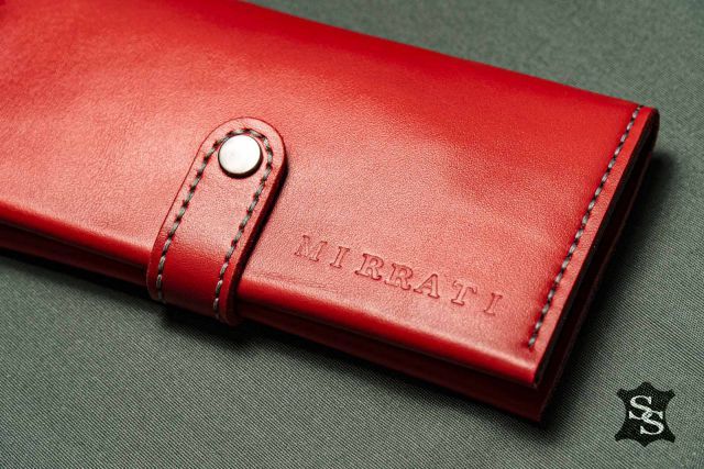 Червоний гаманець на застібці