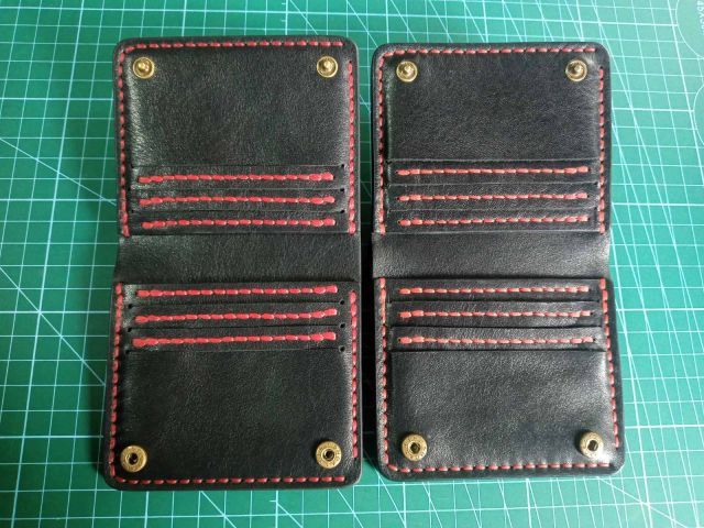 Шкіряний мінімалістичний гаманець для карт з червоною строчкою