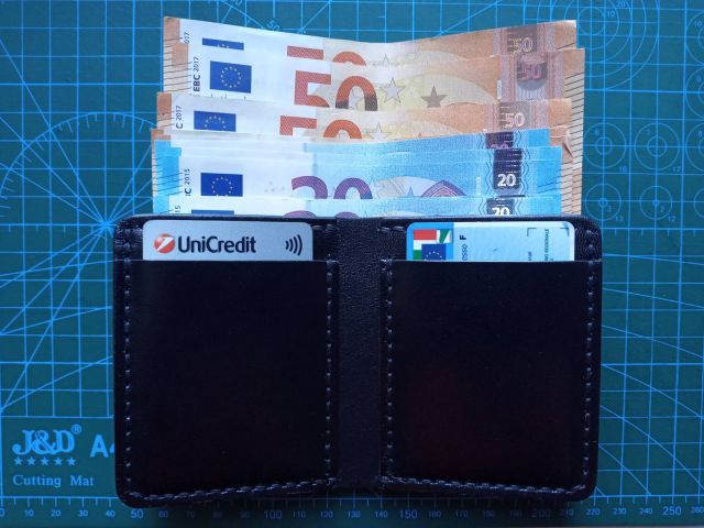 Portacarte slim in pelle con iniziali (P.M.)