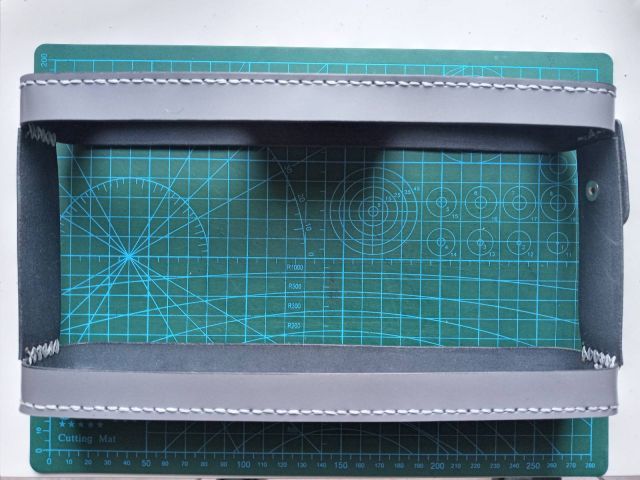 Custodia in pelle fatta a mano per altoparlante