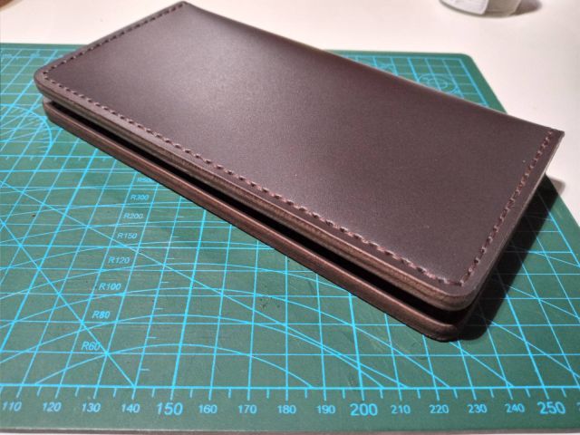 Довгий шкіряний гаманець на 16+ карт з тисненням (темно-коричневий)