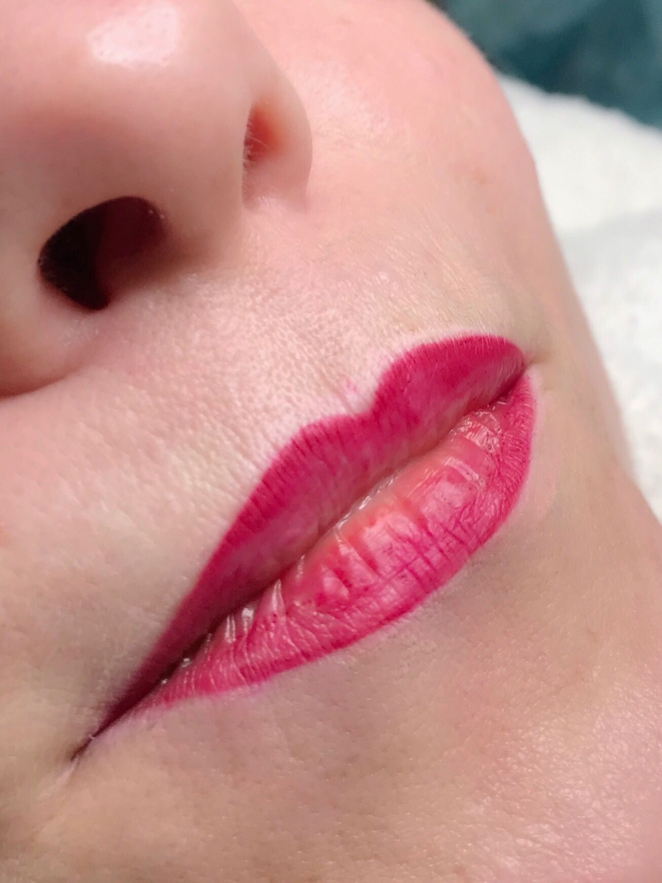 Lips shape drawing before lip contour tattoo