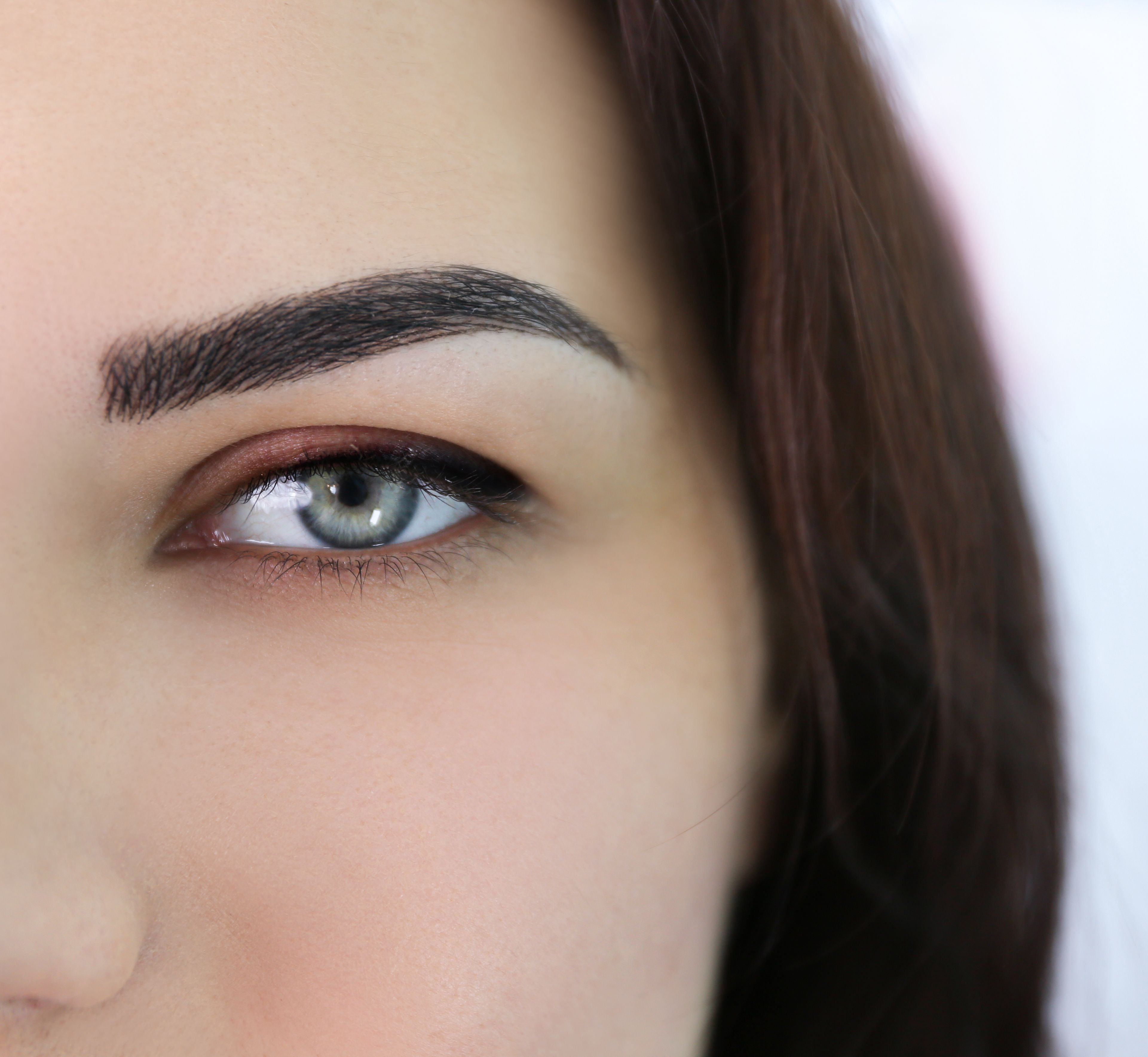 Eyebrows with semipermanent makeup