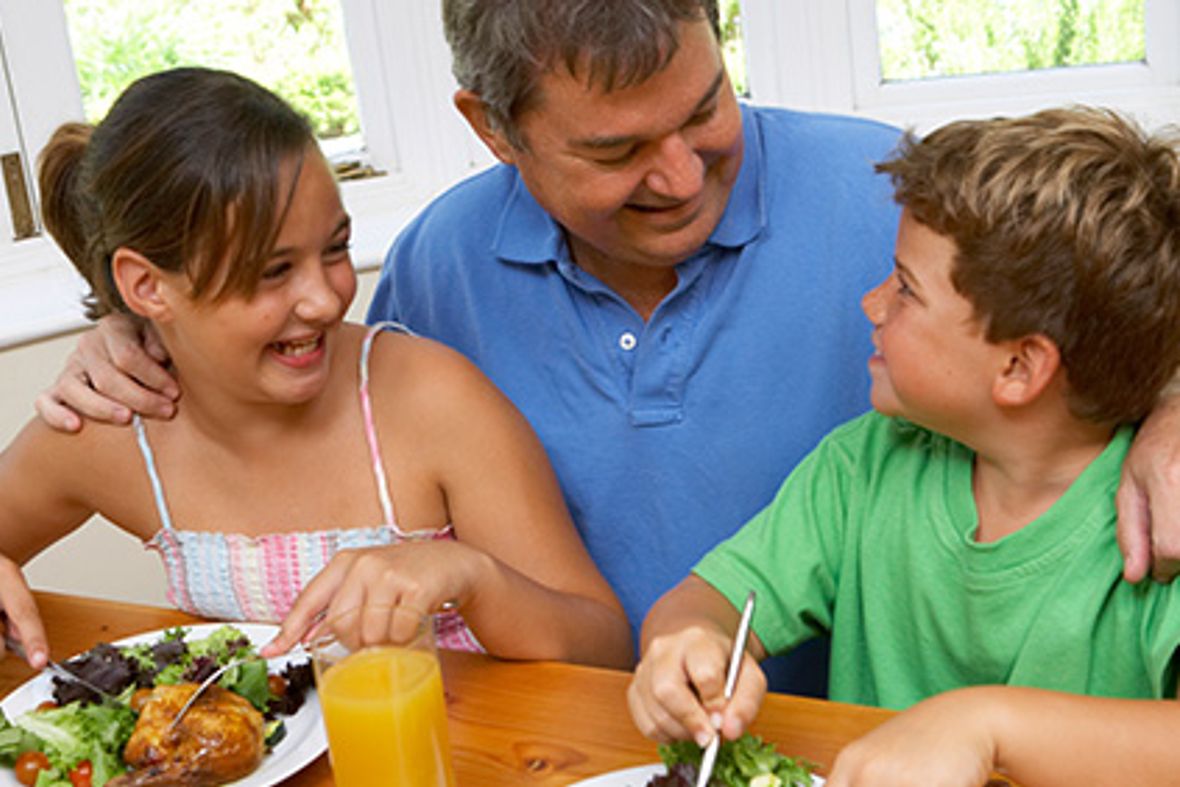 combate-obesidade-infantil-comeca-casa-com-ajuda-familia.jpg